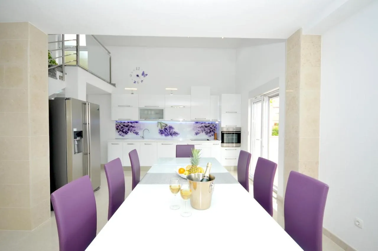Brand New Luxury Villaroof Pool Avbl In Season تروغير